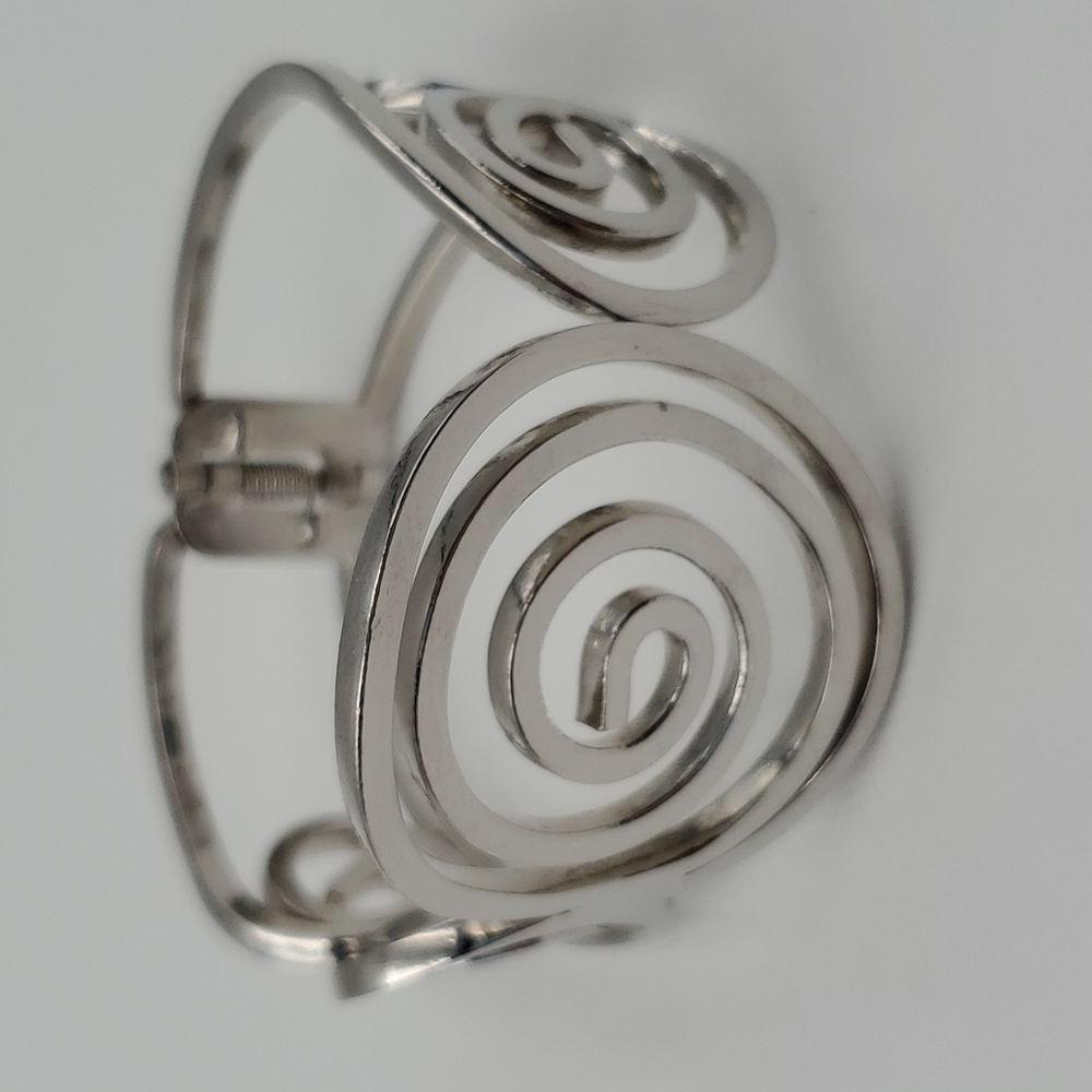 Silver Tone Geometric Pattern Bracelet - image 2